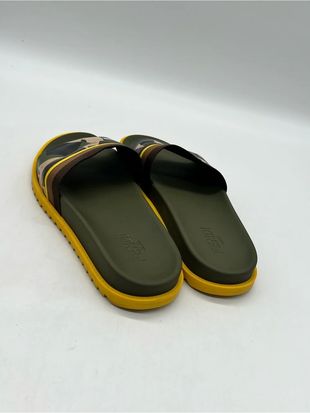 FENDI Yellow Green Camo Leather Men’s Size 11 flip flops Fashion Sandals Shoes